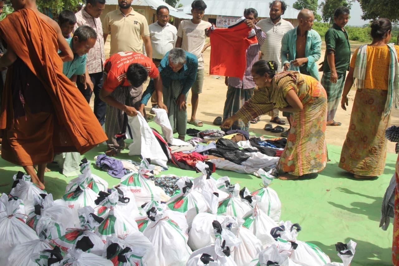 BRAC university volunteers team conducts relief efforts in Matiranga, Khagrachhari | Others