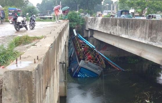 One killed, 40 injured as bus crashes in Manikganj | Others
