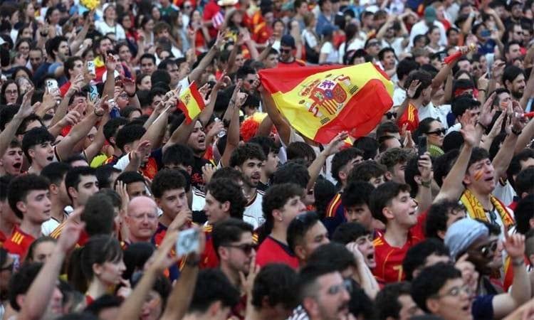 Red and yellow sweep Madrid before World Cup final | Sports