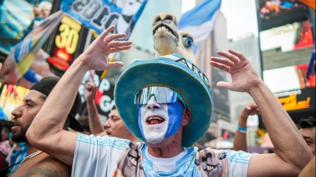 Argentines out in force as New Yorkers bid farewell to World Cup carnival | Sports