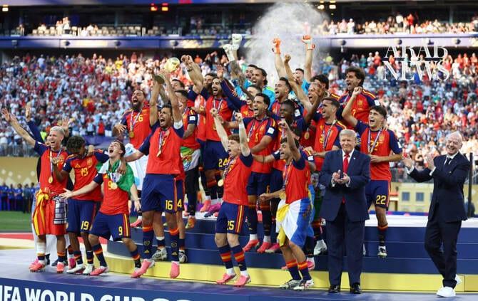 Trump lingers on stage to lap up World Cup spotlight | Sports