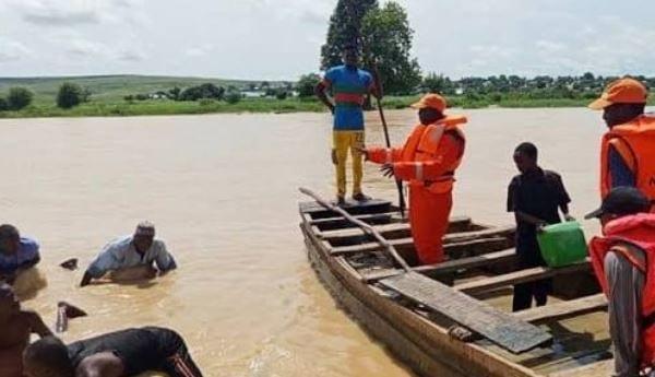 Nigerian authorities search for survivors of deadly boat sinking | International