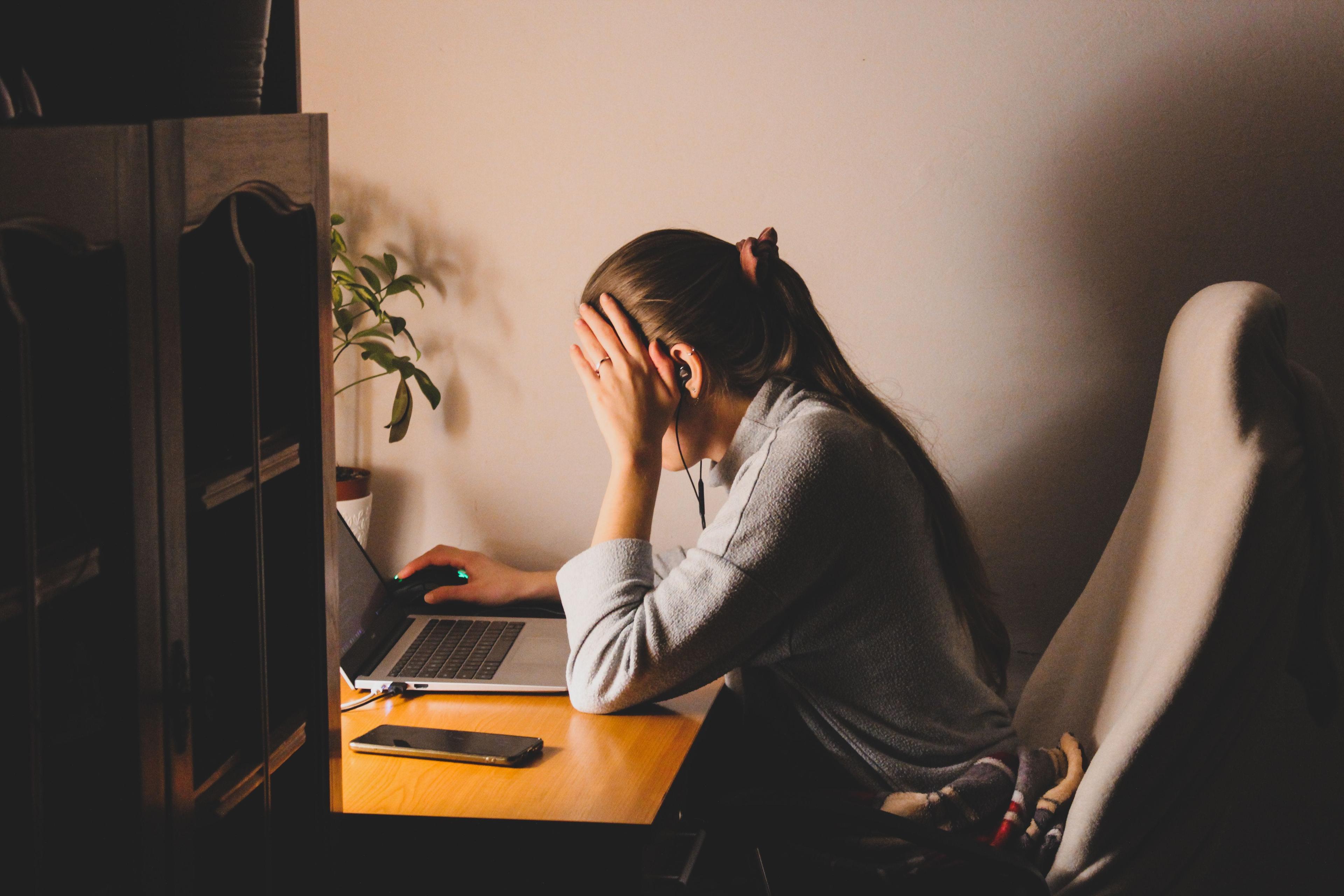 Govt pledges tougher action against online violence targeting women | News Flash