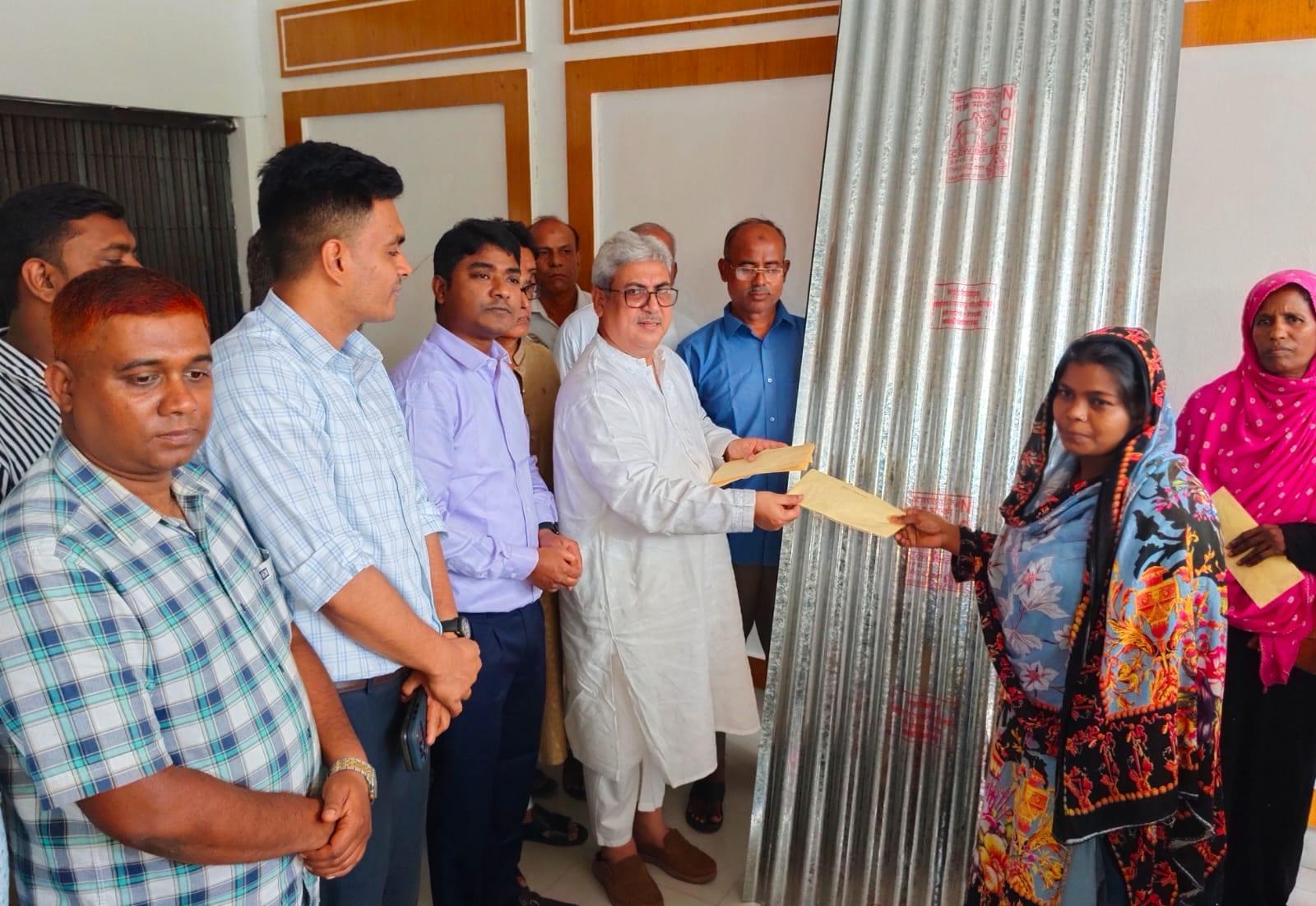Govt house repair assistance brings relief to disaster-hit Rajshahi families | District
