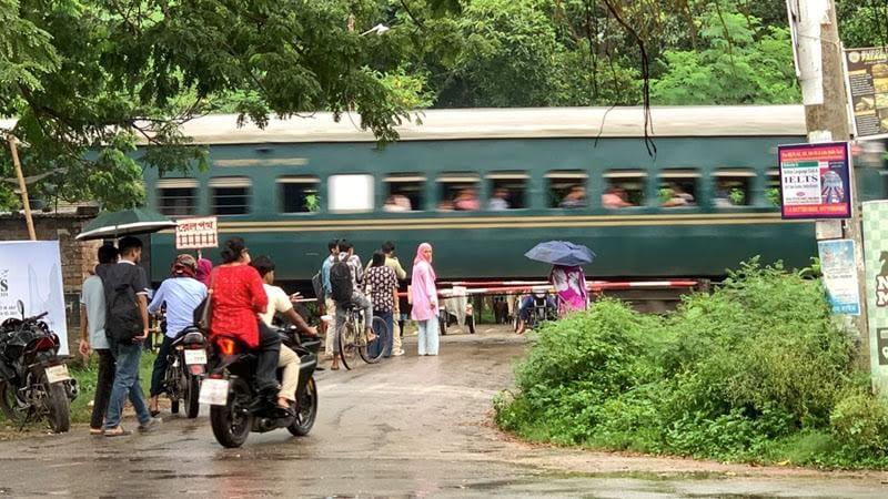 Rajshahi rail link returns to normal after 8 hours as students’ demands accepted | Others