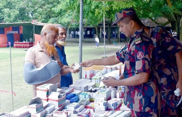 BGB provides medical treatment to Chapainawabganj frontier | District