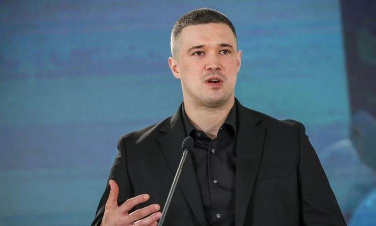 Ukraine's ousted defence minister pushes for return | International