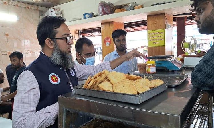 Sweet shop fined Tk 15,000 in Rajshahi for violating BSTI rules | District