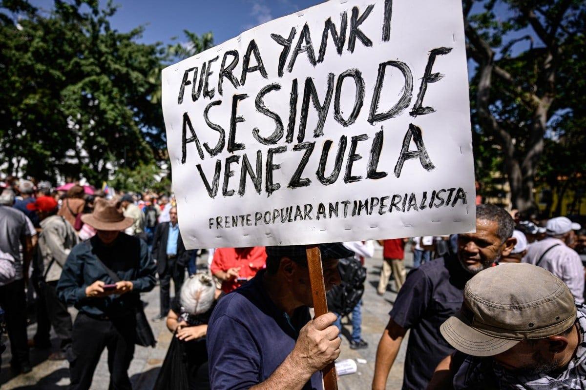 Venezuelans hold minute of silence one month after tremors | International