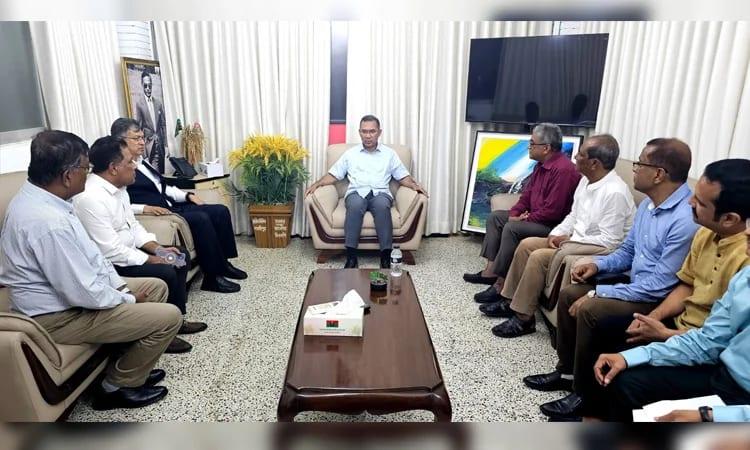 Newly appointed contractual officials call on PM | News Flash