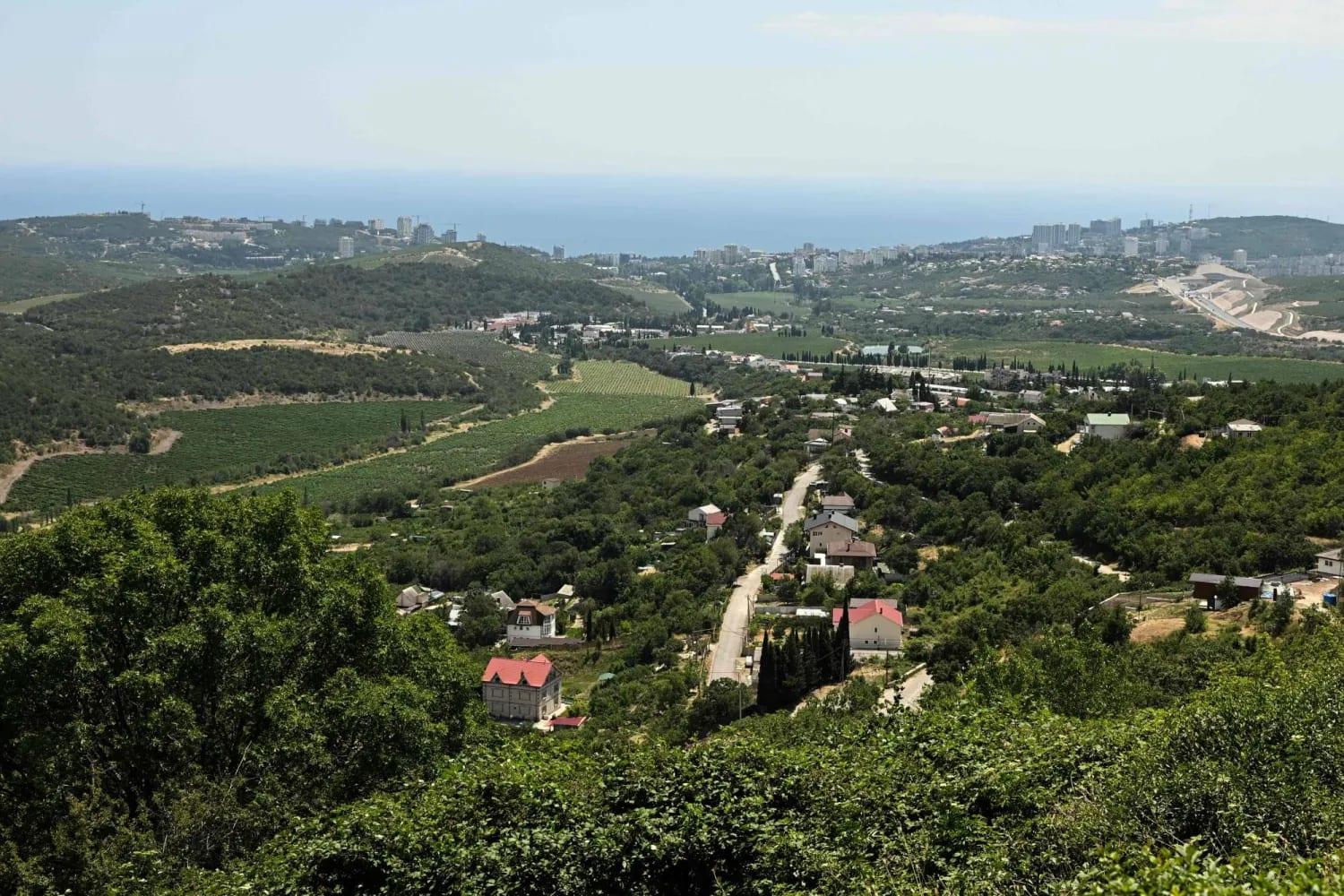 Soldier kills four, including civilians, in Crimea: Moscow-installed governor | International