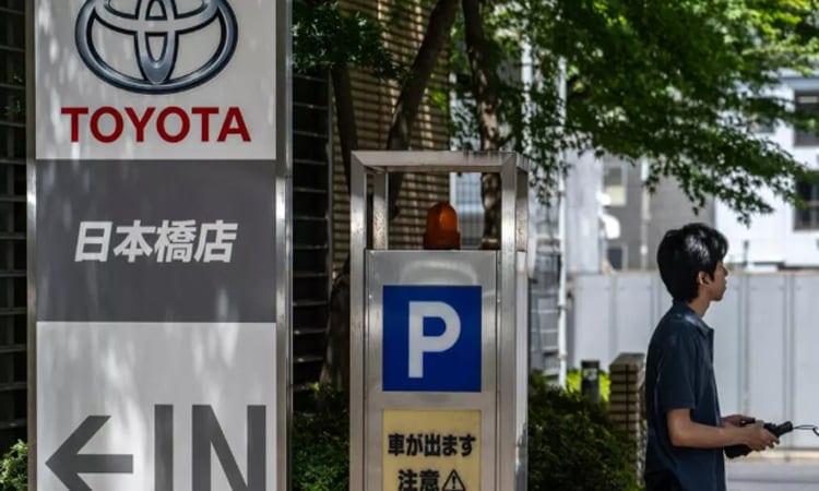 Weak yen helps auto giant Toyota raise forecasts | Business