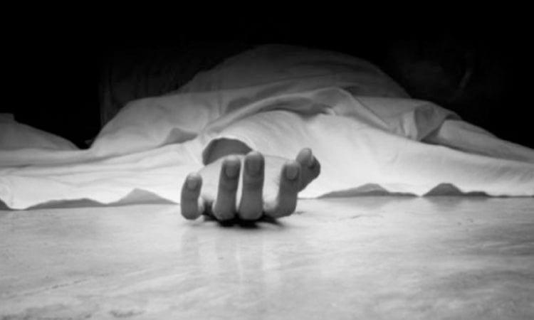 Housewife's body found hanging in Khulna, 2 detained | District