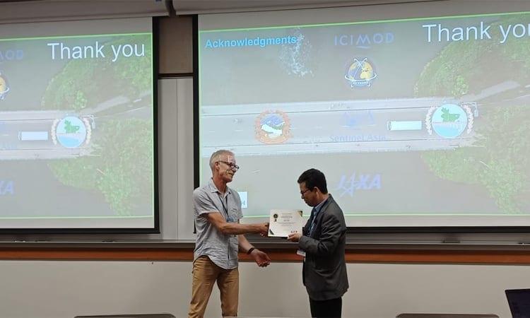 Bangladesh scientist honored with Data User/Provider Award | News Flash