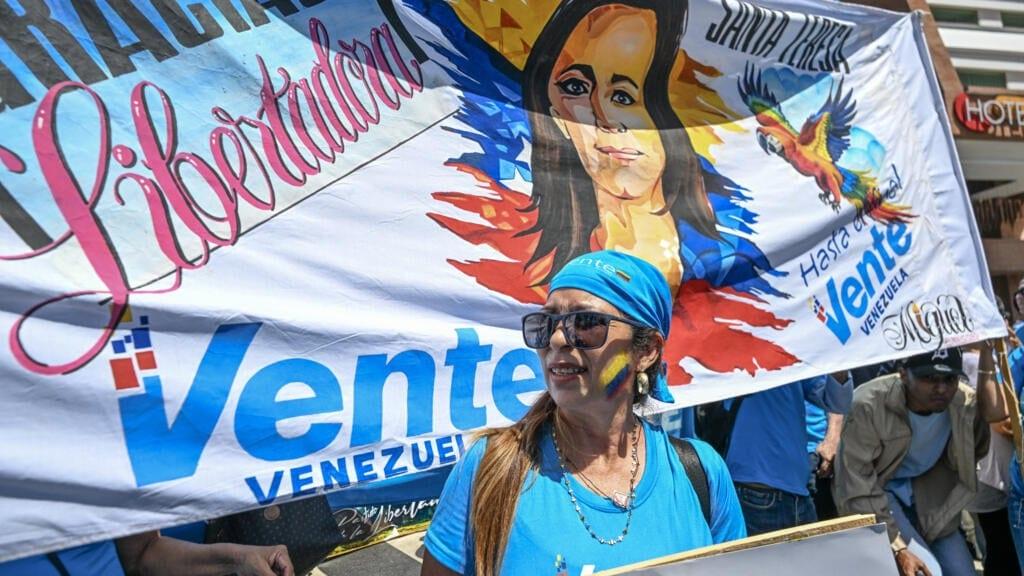 Venezuelan journalists denounce restrictions at transition talks | International