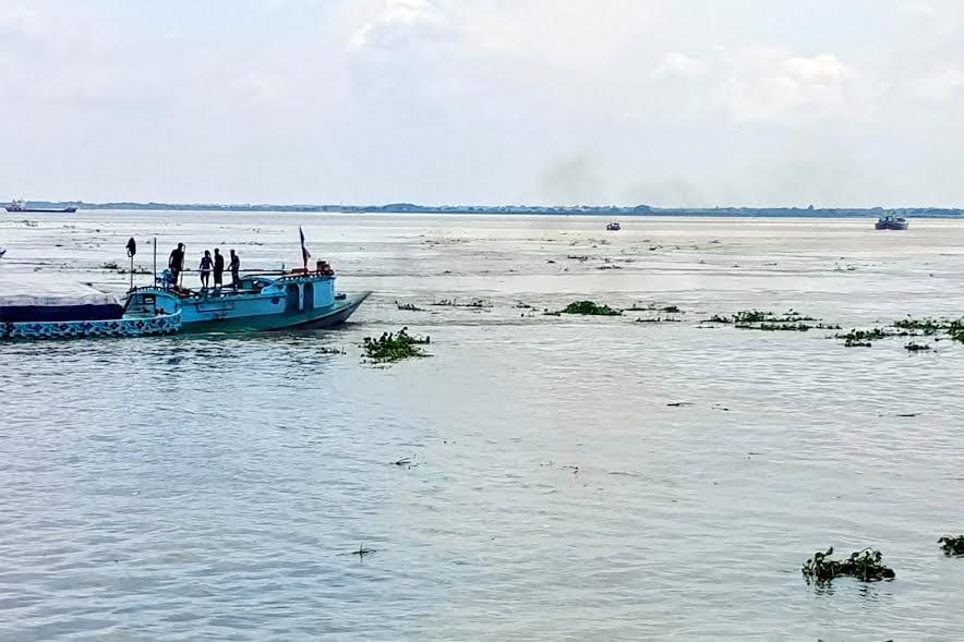 Cement-laden trawler sinks in Meghna whirlpool in Chandpur | District