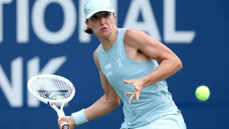 Swiatek races past Shnaider into Toronto semi-finals | Sports