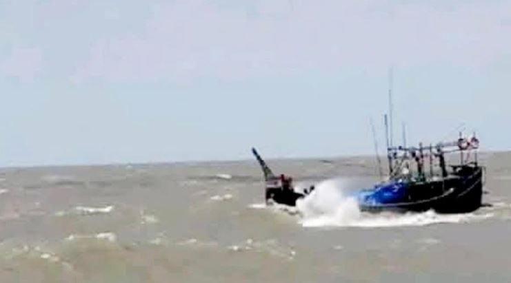 3 fishing trawlers capsize in Hatiya, 48 fishermen rescued | Others