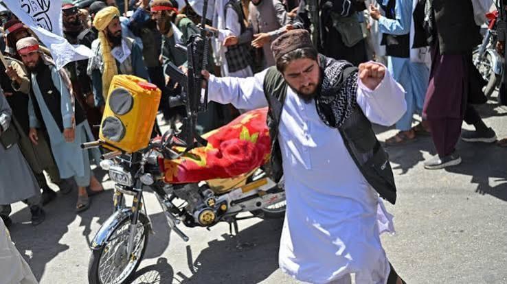 Taliban govt supporters dance, take selfies in Kabul celebrations | International