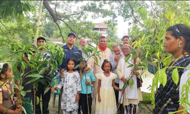 Tree saplings distributed in Nowhata to promote environmental protection | District