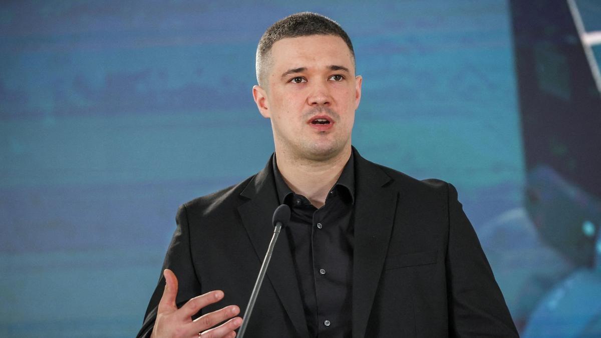 Sacked Ukraine defence minister urges path to elections | International