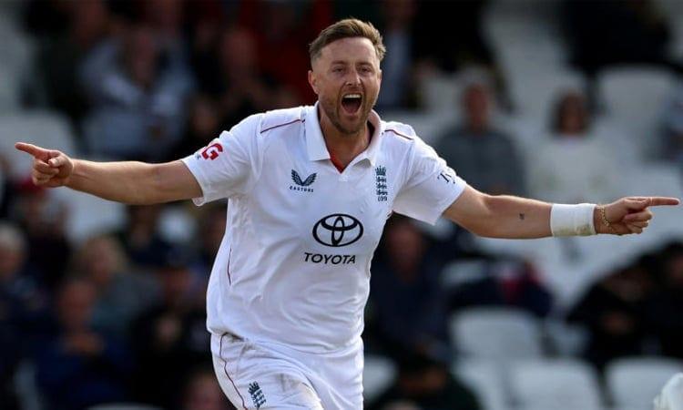 Robinson and Tongue share match ball after dismissing Pakistan | Sports
