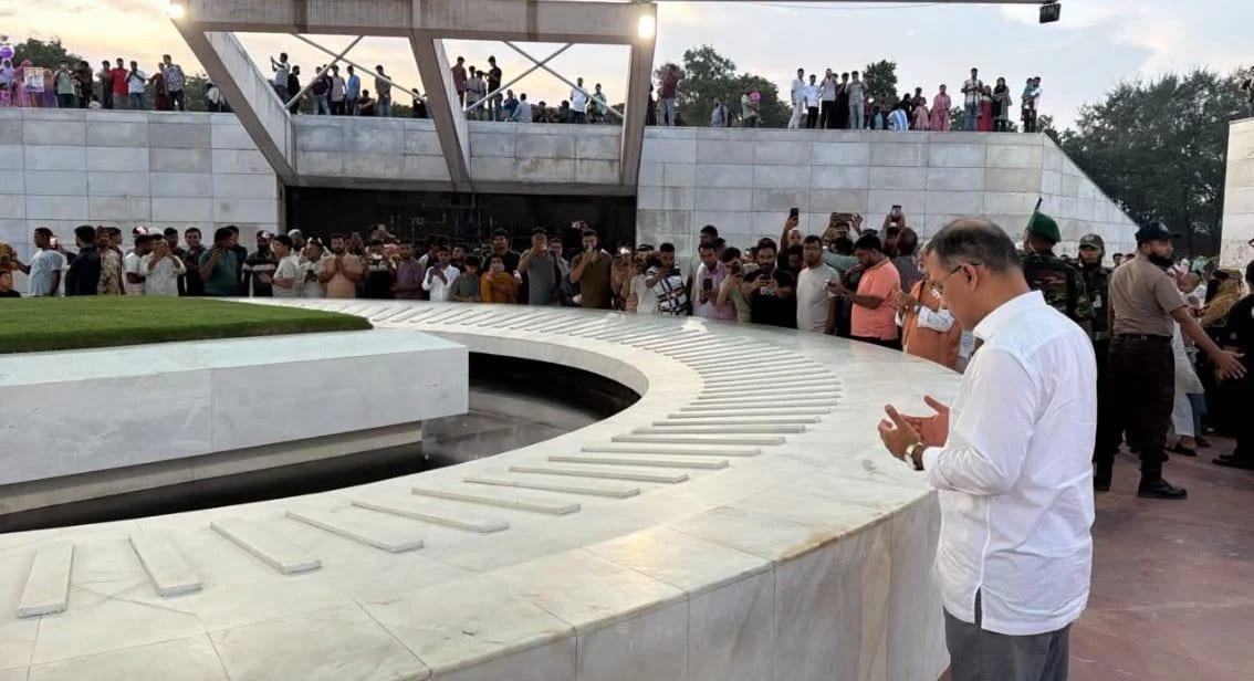 PM offers ziarat at graves of Ziaur Rahman, Khaleda Zia | News Flash