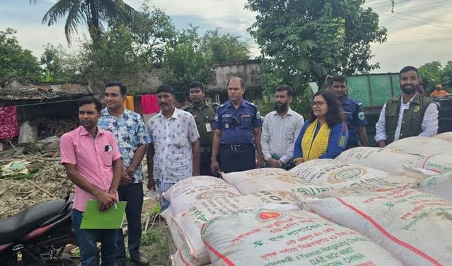 140 sacks of illegally hoarded fertilizer seized in Godagari | District