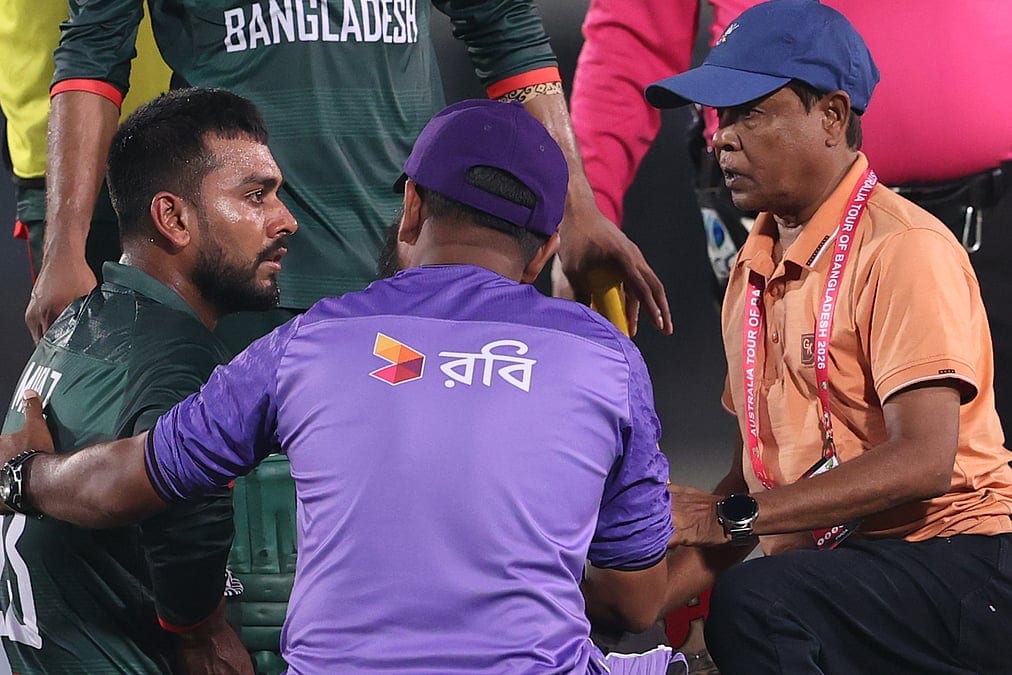 ছক্কা মেরে ম্যাচ জিতিয়ে হাসপাতালে মিরাজ