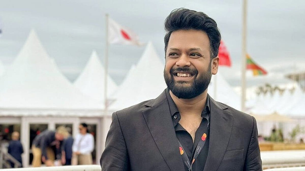 লিখেছেন, কেটেছেন, আবার লিখেছেন; অবশেষে প্রেমের সিনেমা বানাচ্ছেন রাজীব