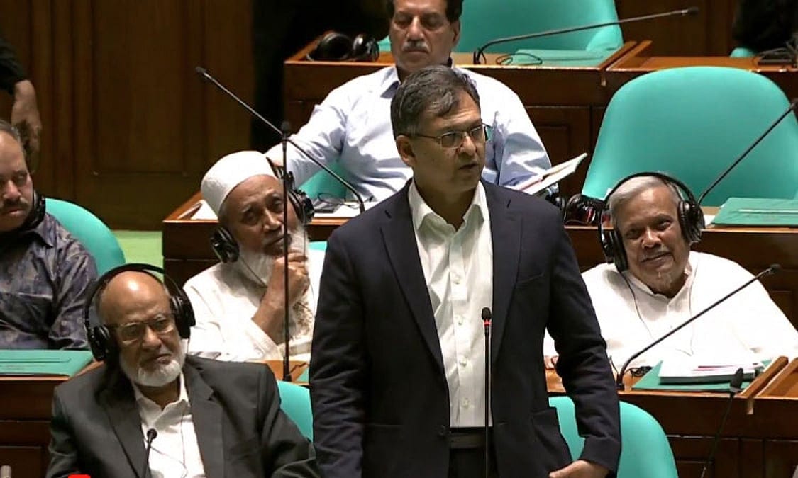 এস আলমের গাড়িতে চড়ে সংবর্ধনা নেওয়া প্রসঙ্গ সংসদে, ব্যাখ্যা দিলেন স্বরাষ্ট্রমন্ত্রী