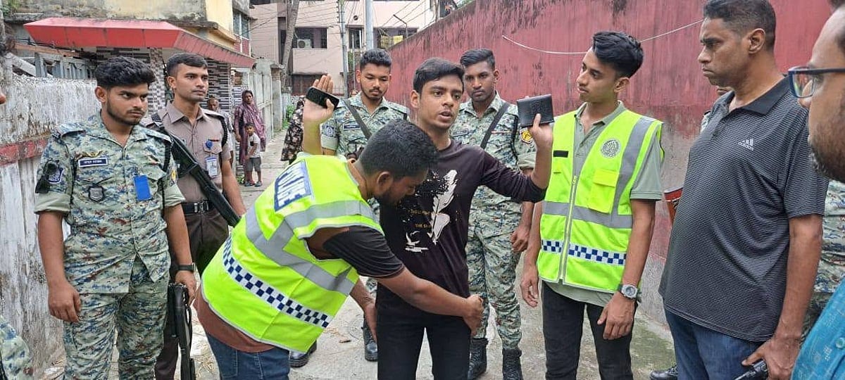 খুলনায় বিশেষ অভিযানে আরও ২৩ জন গ্রেপ্তার, ধরা পড়েছেন ‘কাউয়া মিরাজ’র সহযোগী