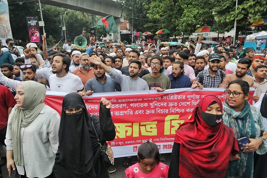 ৭ দিনের মধ্যে হাদি হত্যাকারীদের সুনির্দিষ্ট তথ্য চায় ইনকিলাব মঞ্চ, বিক্ষোভ মিছিল