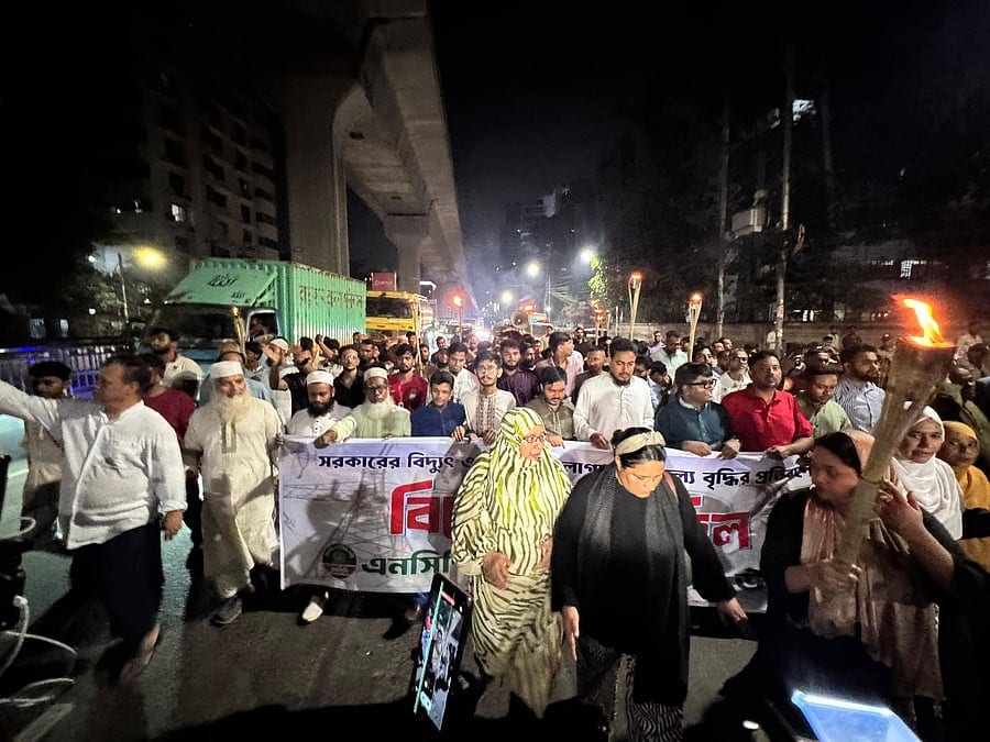 বিদ্যুৎ-জ্বালানির দাম বাড়ানোর প্রতিবাদে এনসিপির বিক্ষোভ মিছিল