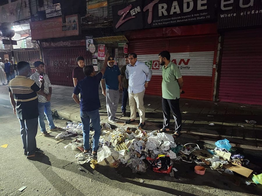 প্রধানমন্ত্রীর পর এবার রাতের ঢাকায় বর্জ্য তদারকিতে স্থানীয় সরকার প্রতিমন্ত্রী