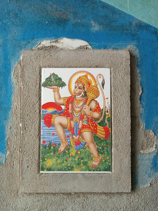 হনুমান কি পর্বত কাঁধে করে উড়ে এসেছিলেন?