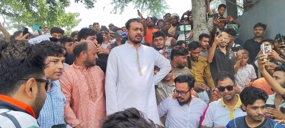 যশোরে পাটওয়ারীর দিকে ডিম নিক্ষেপ ও গাড়িবহরে হামলার অভিযোগ এনসিপির