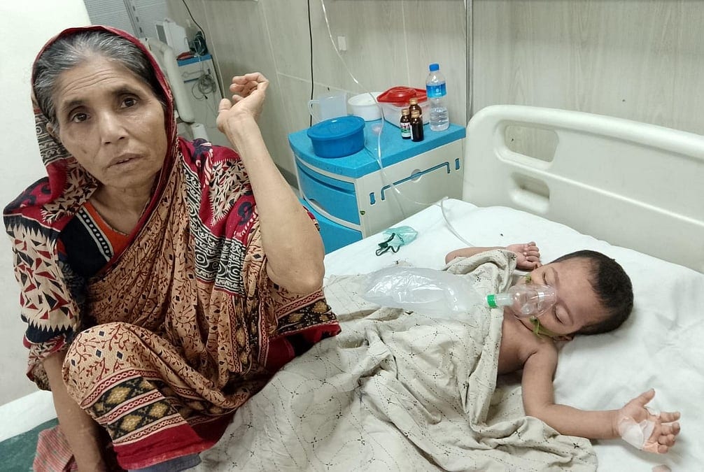 হামে আক্রান্ত হয়ে আইসিইউতে ছটফট করছে মা হারানো ছোট্ট ইউসুফ