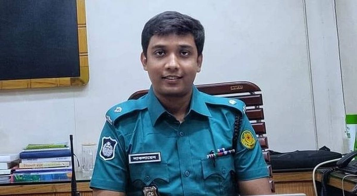 পরীমনির সঙ্গে সম্পর্ক, চাকরি হারালেন পুলিশ কর্মকর্তা সাকলায়েন